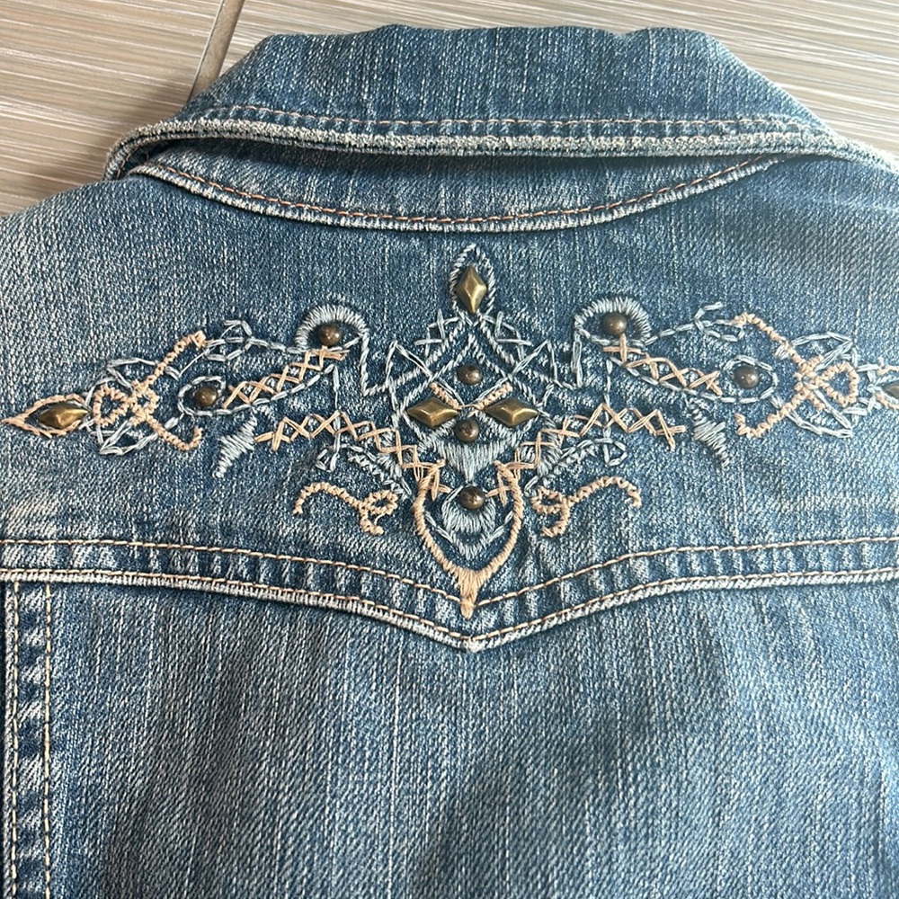 Jean jacket - Picture 5 of 9